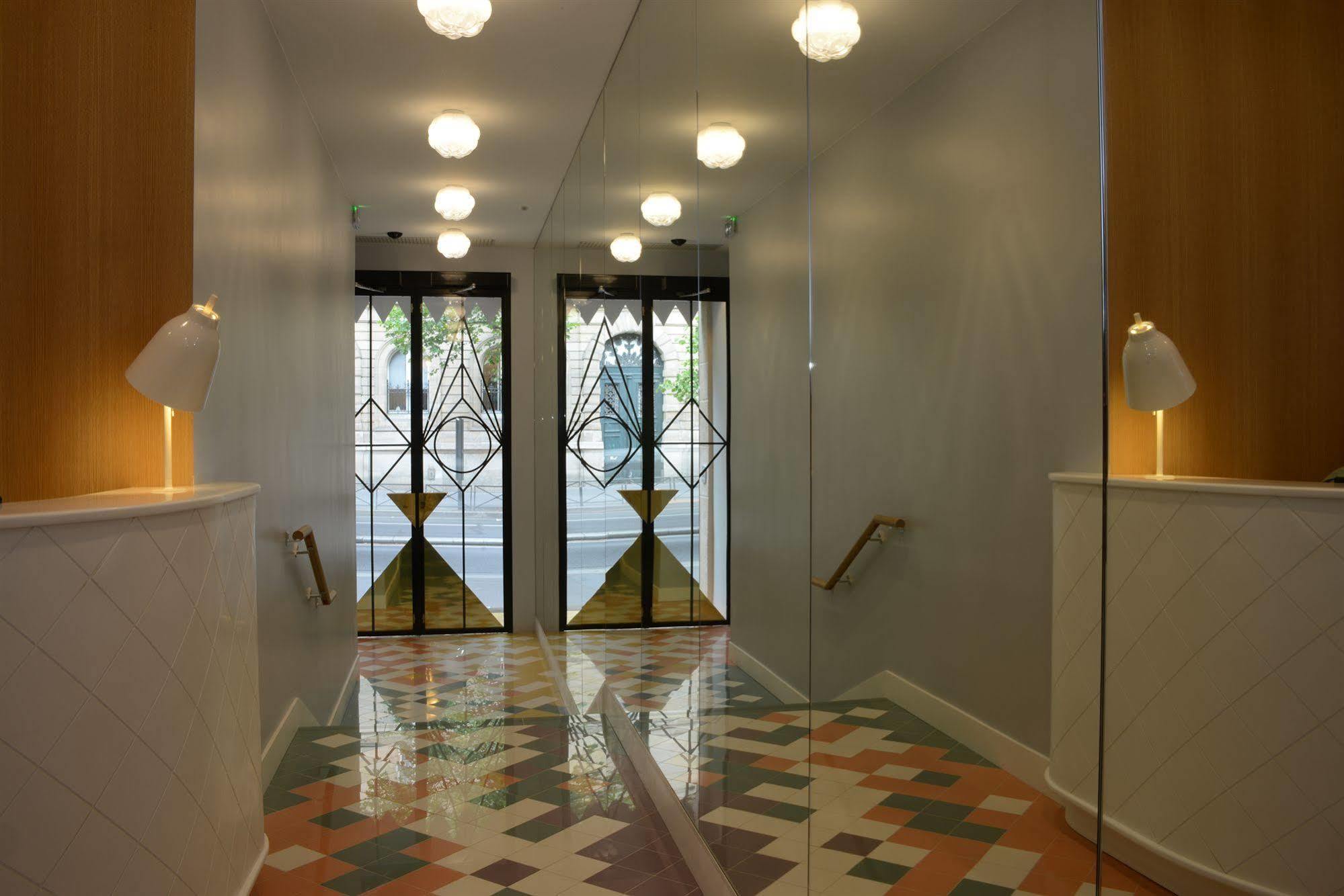 Hotel Le Lapin Blanc Париж Экстерьер фото