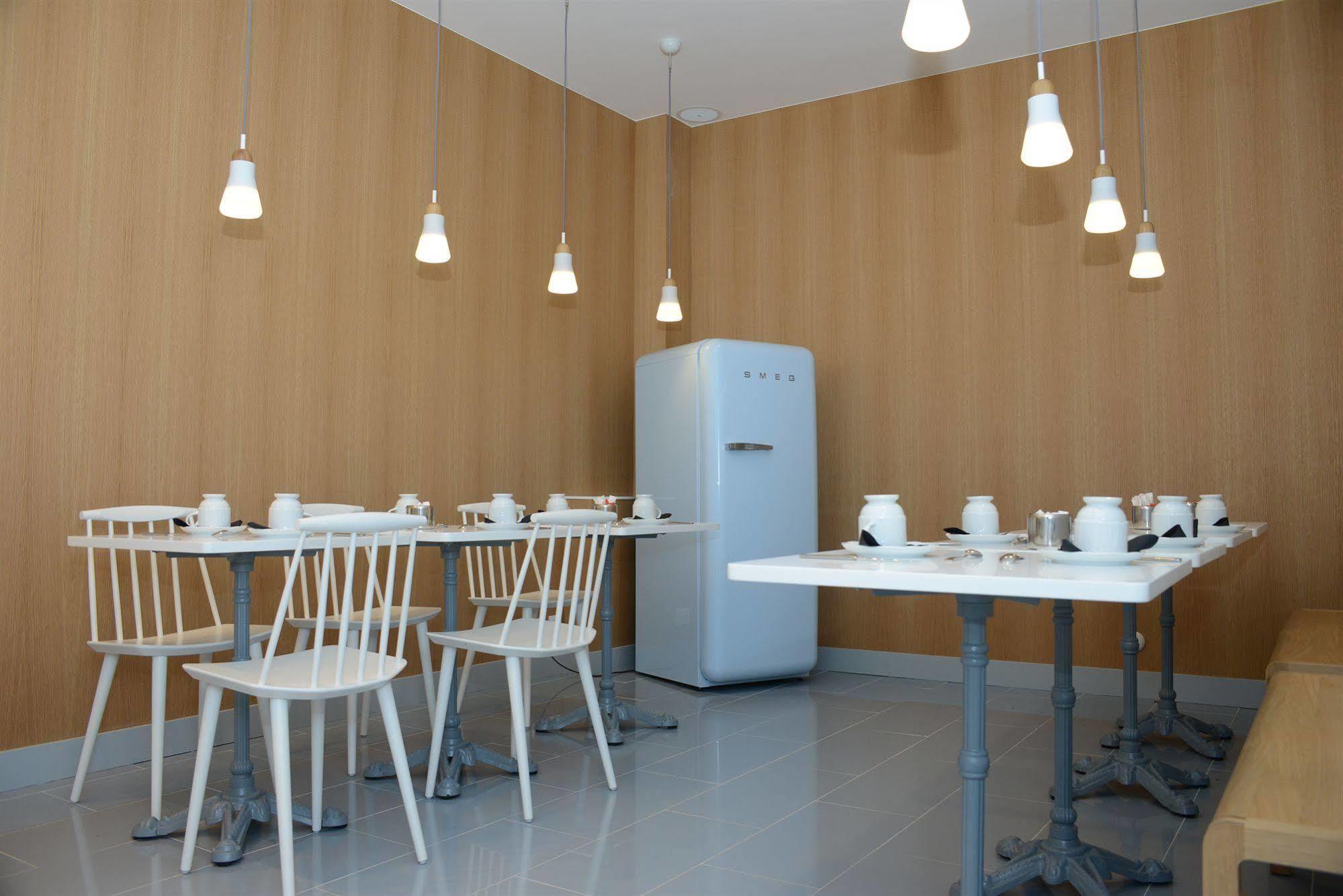 Hotel Le Lapin Blanc Париж Экстерьер фото