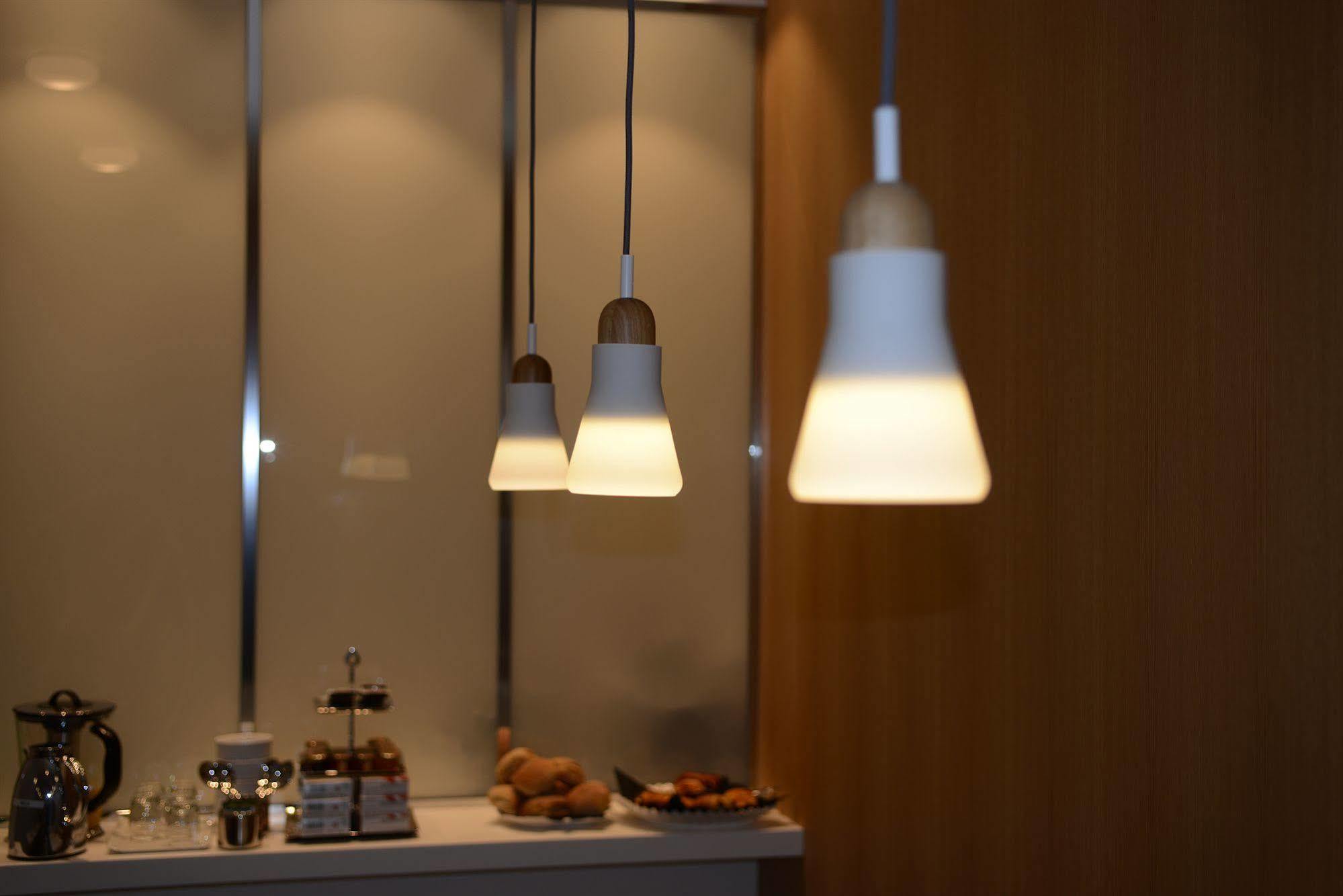 Hotel Le Lapin Blanc Париж Экстерьер фото