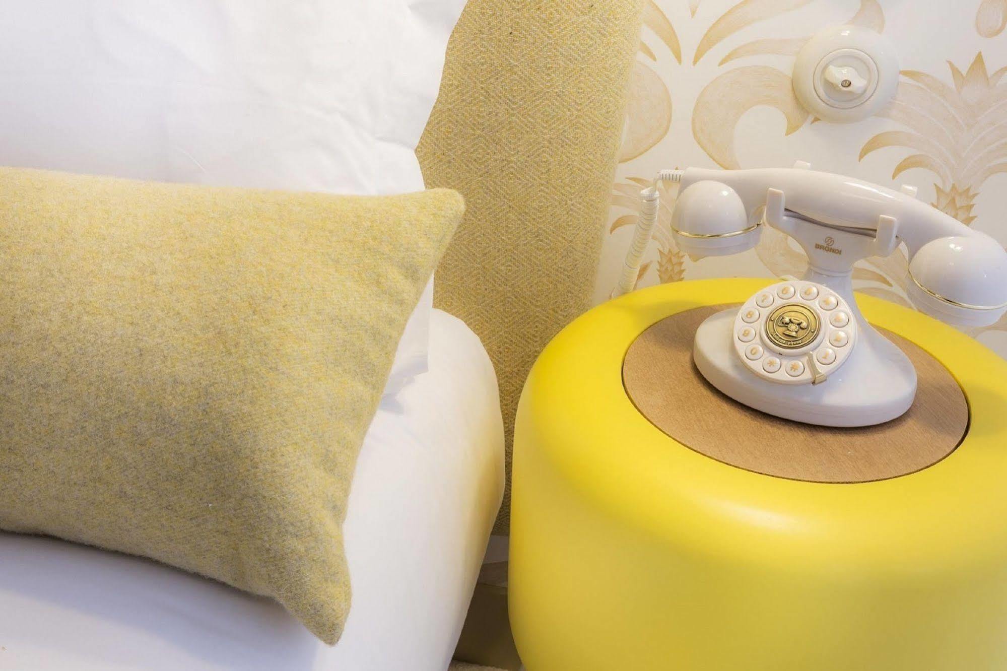 Hotel Le Lapin Blanc Париж Экстерьер фото